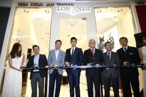 彭于晏与贵宾们为Longines新店剪彩开幕！