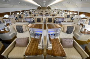 Emirates 阿联酋航空完成第100架飞机客舱翻新，全球最大航空客舱升级计划。