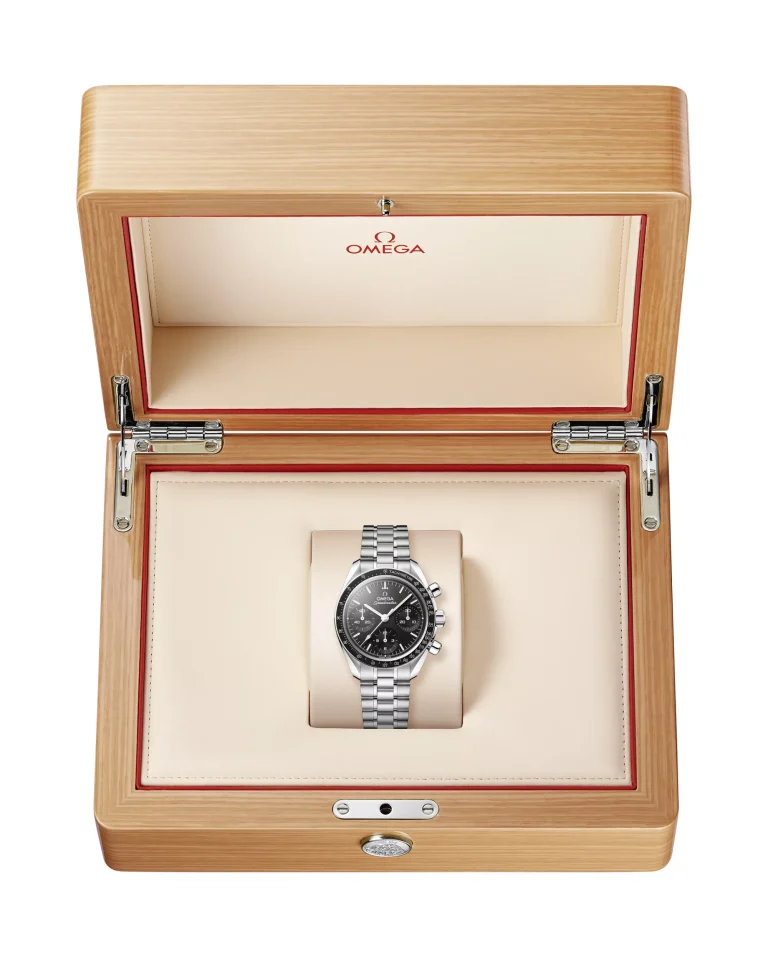 OMEGA Speedmaster 38 mm 再添7款新作：更简洁的小表盘、Moonwatch式链带与两种机芯