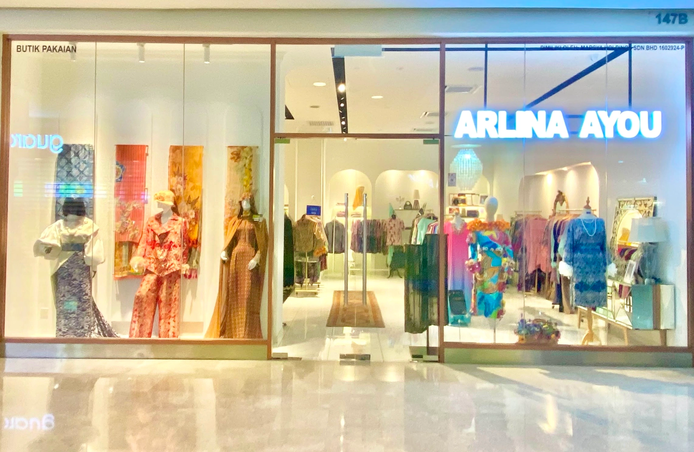 ARLINA AYOU The Curve